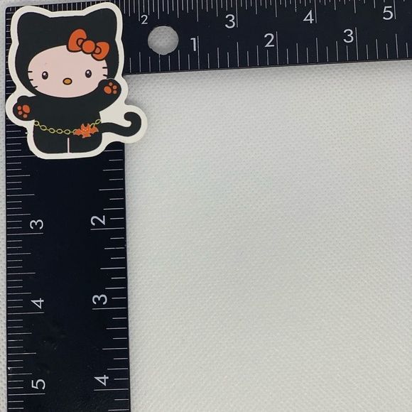 Hello Kitty Makeup Brush Holder - Picture 2 of 3